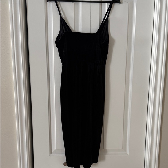 Dynamite Velvet Elegant Black Midi Dress - Picture 5 of 6